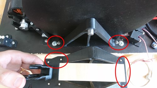 Motor bracket with fixed distances to spool legs
